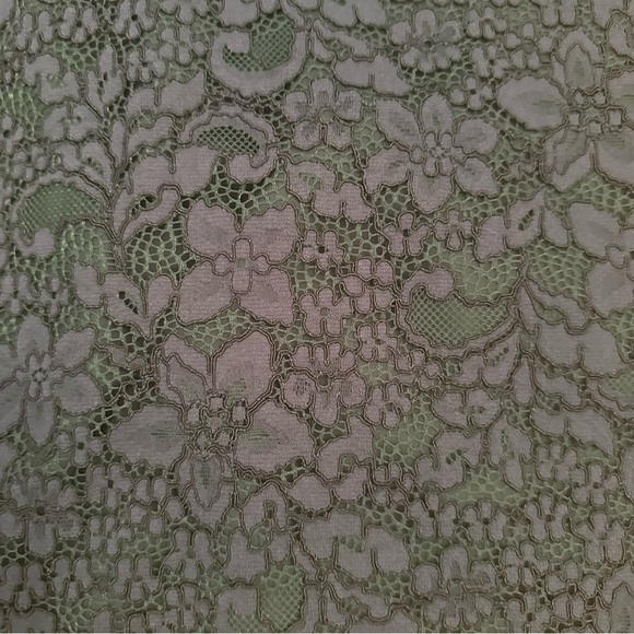 Tory Burch Size 4  Lace Pencil Skirt Scalloped Embroidered Floral Slit @ - Picture 9 of 10